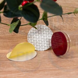 Seal tự dính được bồi thêm lớp giấy giúp seal tách rời từng miếng